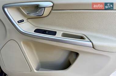 Внедорожник / Кроссовер Volvo XC60 2012 в 