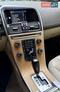Внедорожник / Кроссовер Volvo XC60 2012 в 