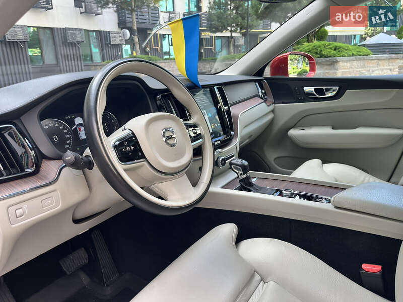 Внедорожник / Кроссовер Volvo XC60 2018 в Киеве