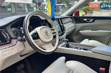 Внедорожник / Кроссовер Volvo XC60 2018 в 