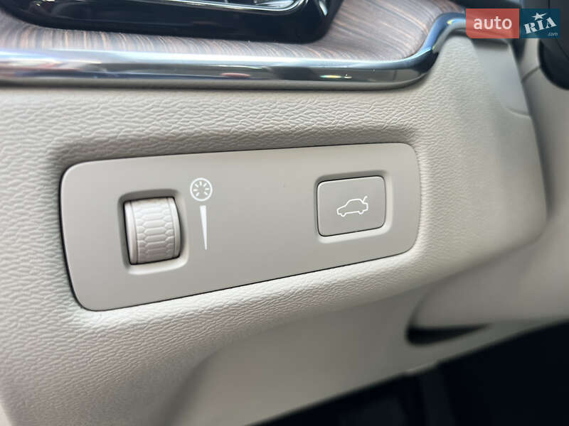 Внедорожник / Кроссовер Volvo XC60 2018 в Киеве