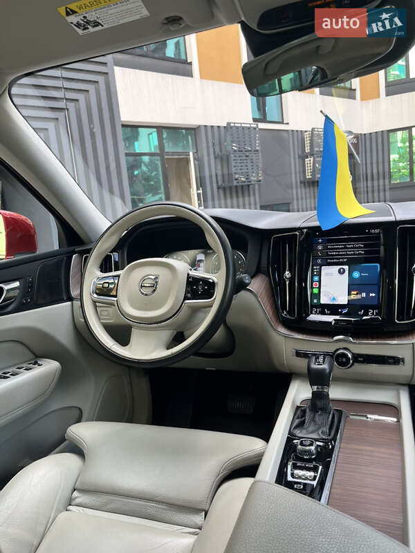 Внедорожник / Кроссовер Volvo XC60 2018 в Киеве