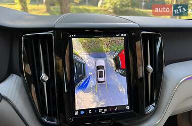 Позашляховик / Кросовер Volvo XC60 2023 в 
