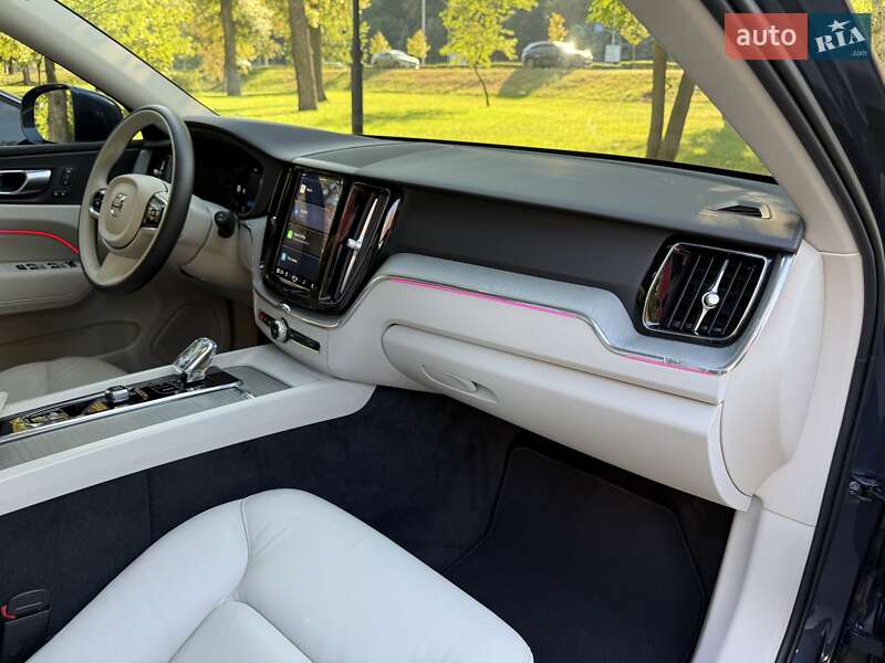 Внедорожник / Кроссовер Volvo XC60 2023 в Киеве