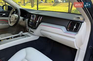 Позашляховик / Кросовер Volvo XC60 2023 в 