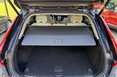 Позашляховик / Кросовер Volvo XC60 2023 в 