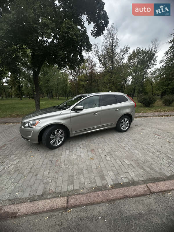 Внедорожник / Кроссовер Volvo XC60 2015 в Киеве