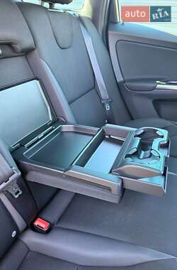 Внедорожник / Кроссовер Volvo XC60 2013 в 
