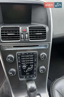 Внедорожник / Кроссовер Volvo XC60 2013 в 