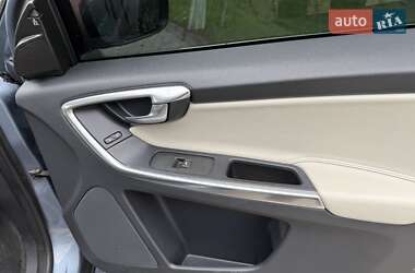 Внедорожник / Кроссовер Volvo XC60 2017 в 