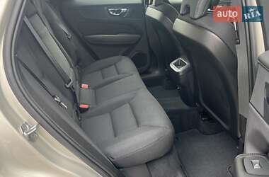 Внедорожник / Кроссовер Volvo XC60 2020 в 