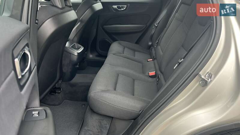 Внедорожник / Кроссовер Volvo XC60 2020 в Киеве