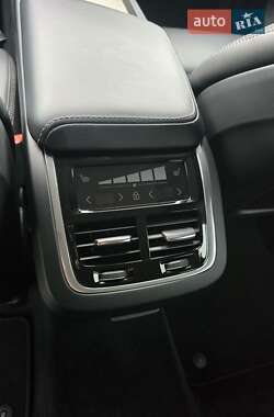 Внедорожник / Кроссовер Volvo XC60 2018 в 