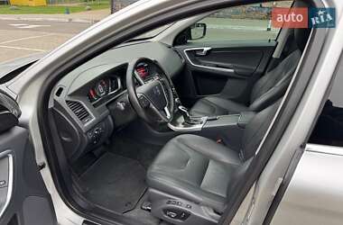 Внедорожник / Кроссовер Volvo XC60 2016 в 