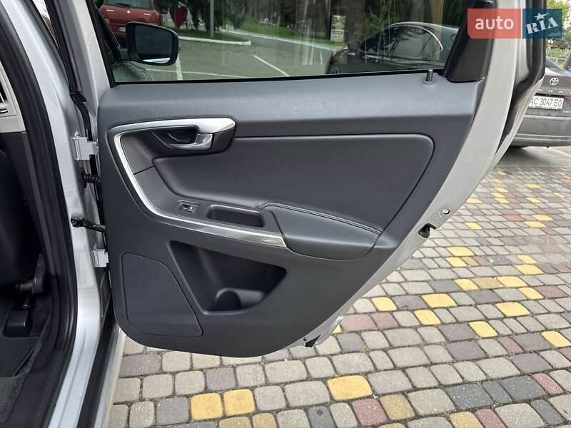Внедорожник / Кроссовер Volvo XC60 2016 в Луцке