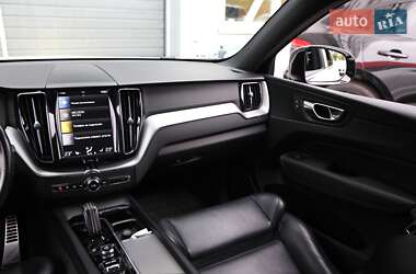 Внедорожник / Кроссовер Volvo XC60 2019 в 