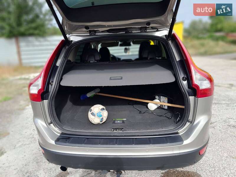 Внедорожник / Кроссовер Volvo XC60 2013 в Бродах