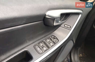 Внедорожник / Кроссовер Volvo XC60 2016 в 