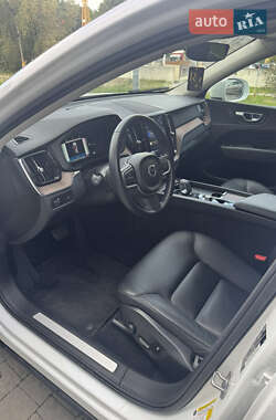Внедорожник / Кроссовер Volvo XC60 2022 в 