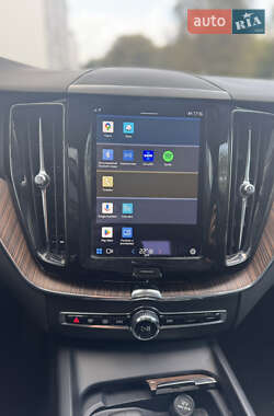 Внедорожник / Кроссовер Volvo XC60 2022 в 