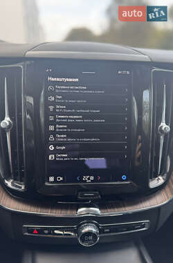 Внедорожник / Кроссовер Volvo XC60 2022 в 