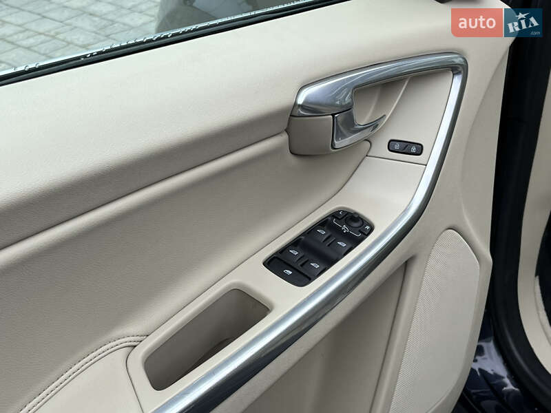 Внедорожник / Кроссовер Volvo XC60 2015 в Теребовле