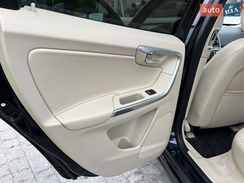 Внедорожник / Кроссовер Volvo XC60 2015 в Теребовле