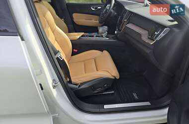 Внедорожник / Кроссовер Volvo XC60 2023 в 
