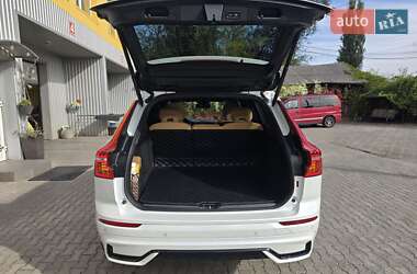 Внедорожник / Кроссовер Volvo XC60 2023 в 