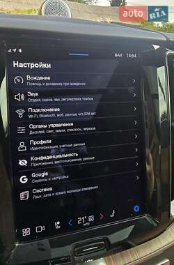 Внедорожник / Кроссовер Volvo XC60 2023 в 