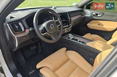 Внедорожник / Кроссовер Volvo XC60 2023 в 