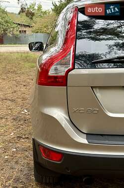 Внедорожник / Кроссовер Volvo XC60 2012 в 