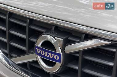Внедорожник / Кроссовер Volvo XC60 2012 в 