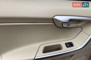 Внедорожник / Кроссовер Volvo XC60 2012 в 