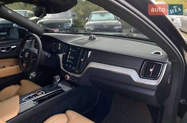 Внедорожник / Кроссовер Volvo XC60 2019 в 