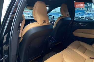 Внедорожник / Кроссовер Volvo XC60 2019 в 