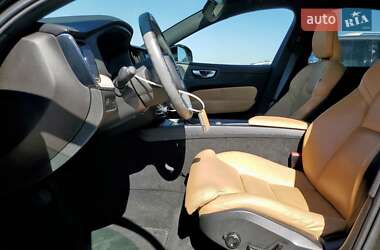 Внедорожник / Кроссовер Volvo XC60 2020 в 