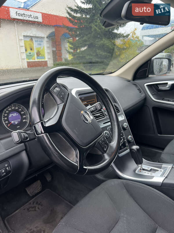 Внедорожник / Кроссовер Volvo XC60 2012 в Подольске