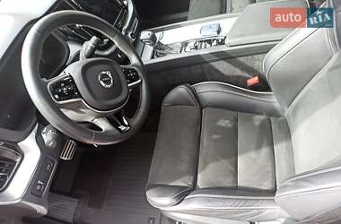 Внедорожник / Кроссовер Volvo XC60 2018 в 