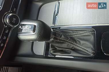 Внедорожник / Кроссовер Volvo XC60 2018 в 