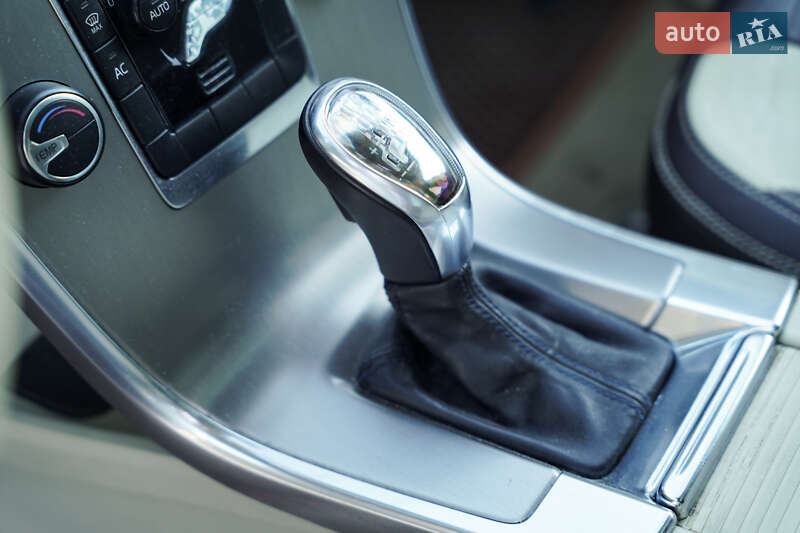 Внедорожник / Кроссовер Volvo XC60 2012 в Черновцах