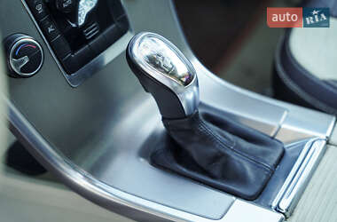 Внедорожник / Кроссовер Volvo XC60 2012 в 
