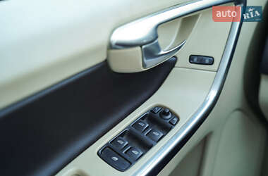 Внедорожник / Кроссовер Volvo XC60 2012 в 