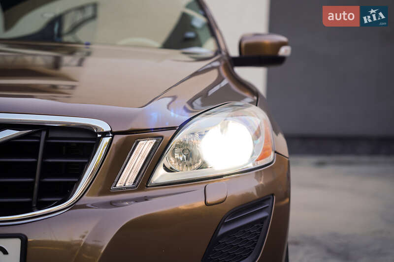 Внедорожник / Кроссовер Volvo XC60 2012 в Черновцах