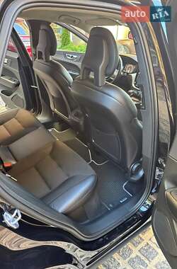 Позашляховик / Кросовер Volvo XC60 2018 в  фото 14 Позашляховик / Кросовер Volvo XC60 2018 в