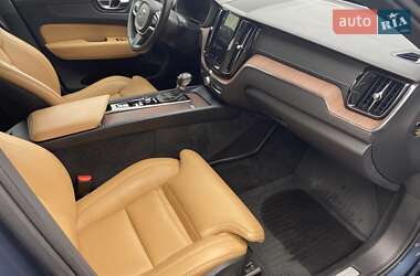 Внедорожник / Кроссовер Volvo XC60 2018 в 