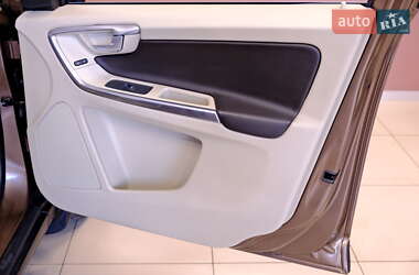 Внедорожник / Кроссовер Volvo XC60 2012 в 