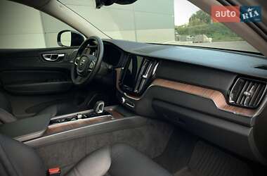 Внедорожник / Кроссовер Volvo XC60 2023 в 