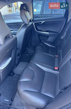 Внедорожник / Кроссовер Volvo XC60 2015 в 