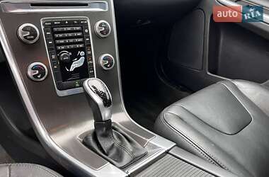 Внедорожник / Кроссовер Volvo XC60 2015 в 